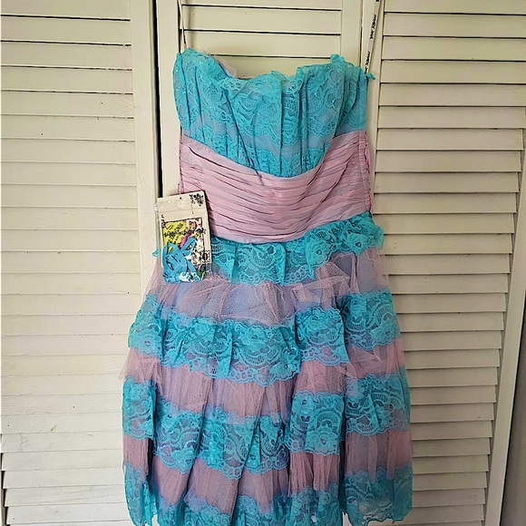 Betsey Johnson Dresses & Skirts - Size 6 Betsey Johnson Dress